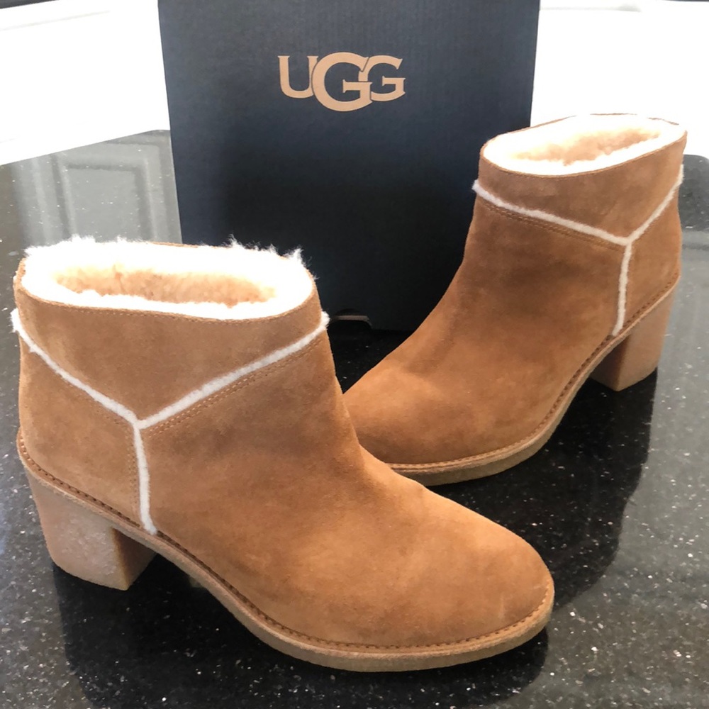 like new UGG heeled booties in tan fur-lined size 9 medium
